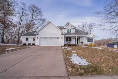 4130 Oak Knoll Dr, Eau Claire, WI 54701