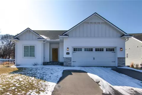 1219 Saint Andrews Dr, Altoona, WI 54720