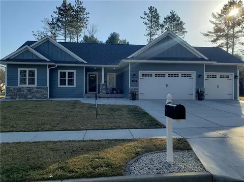 3705 Crest Ridge Ct, Eau Claire, WI 54701