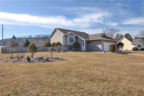 103 Eagle Ridge Ct, Eau Claire, WI 54703