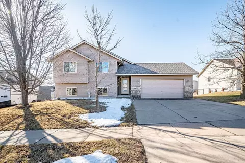 369 W Overlook Dr, Ellsworth, WI 54011
