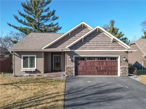 438 Club View Ln, Altoona, WI 54720