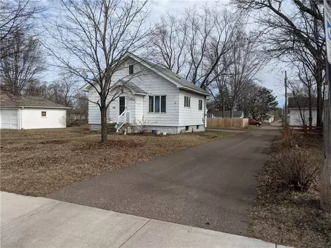 1109 Chauncey St, Eau Claire, WI 54701
