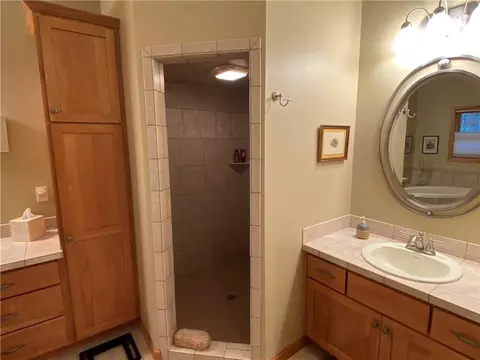 Bath - 3235 E Aspen Rd, Eleva, WI 54738 photo 3 of 4