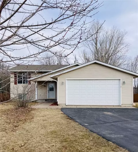 466 High Pointe Dr, Ellsworth, WI 54011