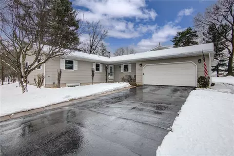 2844 Green View Dr, Eau Claire, WI 54703