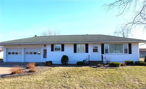 125 E 4th St, Blair, WI 54616