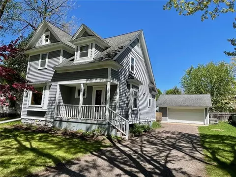 314 11th St E, Menomonie, WI 54751