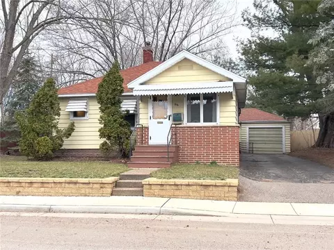 916 James St, Eau Claire, WI 54701