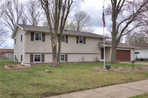 1815 Sunny Ln, Eau Claire, WI 54703