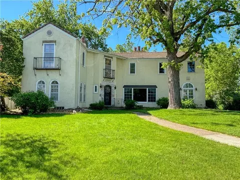 828 E Lasalle Ave, Barron, WI 54812