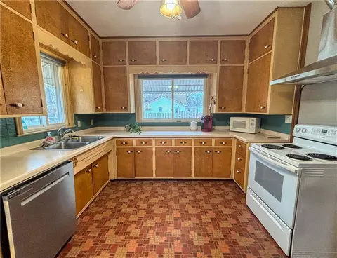 Kitchen - 828 E Lasalle Ave, Barron, WI 54812 photo 1 of 2