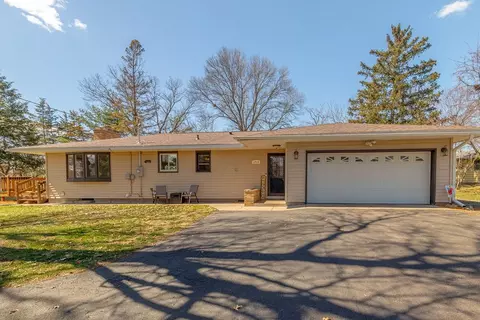 1713 Oaklawn Dr, Eau Claire, WI 54703