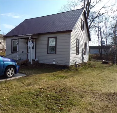 305 S 7th St, Cornell, WI 54732