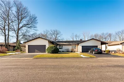 1032 Village Sq #11, Altoona, WI 54720