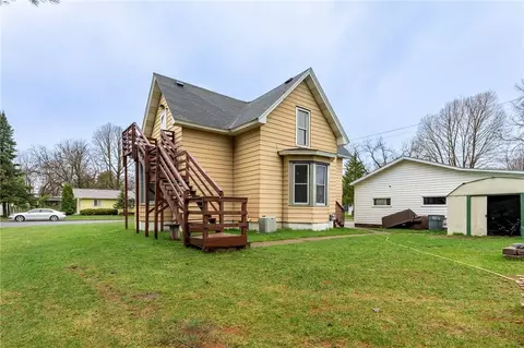 213 E Grant St, Augusta, WI 54722 photo 3