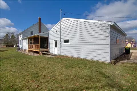 Exterior - 205 4th Grant Blvd E, Wabasha, MN 55981 photo 5 of 10