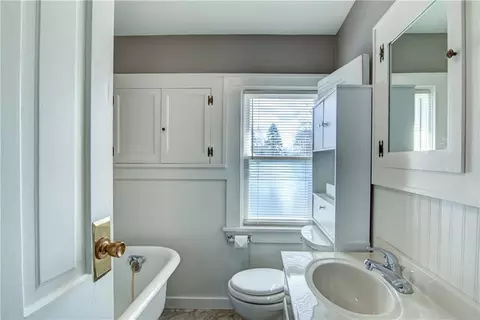 Bath - 205 4th Grant Blvd E, Wabasha, MN 55981 photo 4 of 4