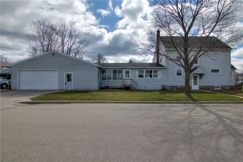 Exterior - 205 4th Grant Blvd E, Wabasha, MN 55981 photo 3 of 10