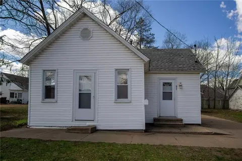 611 10th St E, Menomonie, WI 54751