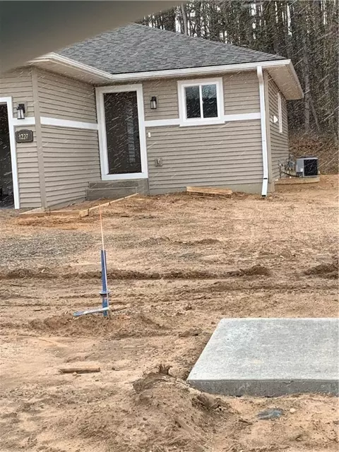 1227 Juniper Pl Juniper Pl #12, Eau Claire, WI 54703