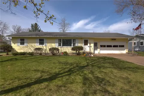 2764 Wellington Dr E, Eau Claire, WI 54703