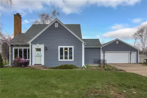 207 E Lawrence St, Thorp, WI 54771