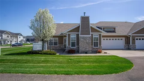 5309 Stonewood Dr, Eau Claire, WI 54703