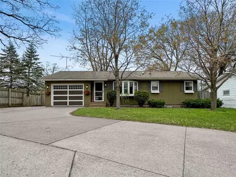 3022 Abbe Hill Dr, Eau Claire, WI 54703