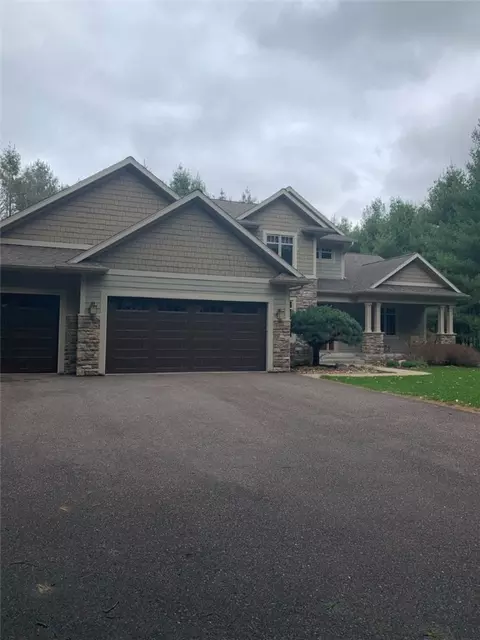 6794 Lowes Creek Ct, Eau Claire, WI 54701