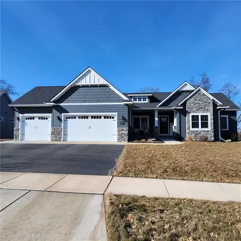 4674 S Oakwood Hills Pkwy, Eau Claire, WI 54701