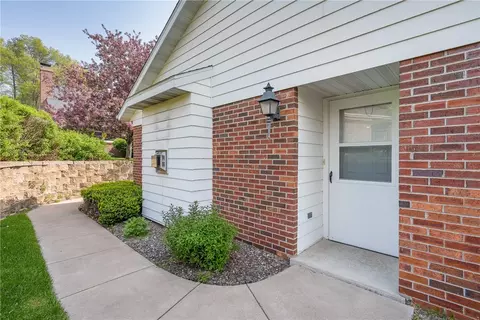 2018 Providence Ct #D13, Eau Claire, WI 54703