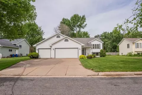 2606 Pine View Rd, Eau Claire, WI 54703