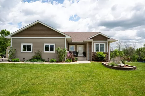 1059 Autumn Oak Ln, Hudson, WI 54016
