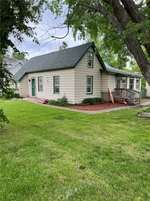 1004 Garfield Ave, Altoona, WI 54720