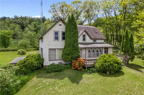 w1300 Pine Road, Eleva, WI 54738