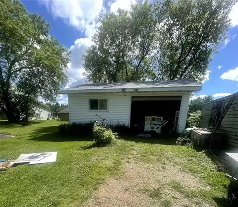Exterior - 401 E 1st St, Stanley, WI 54768 photo 2 of 2