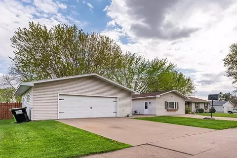 418 E Main St, Thorp, WI 54771 photo 3