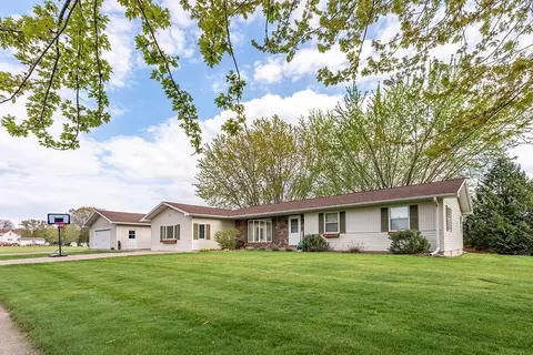 418 E Main St, Thorp, WI 54771 photo 2