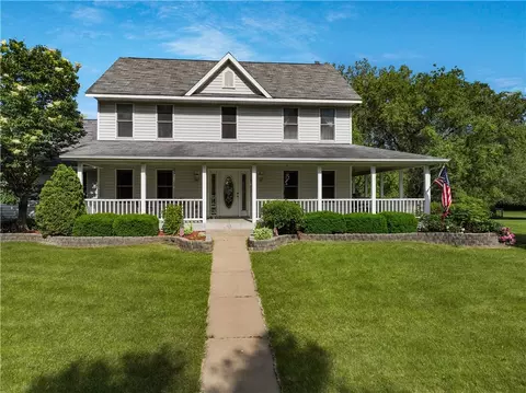 1910 Shorehaven Dr, Menomonie, WI 54751