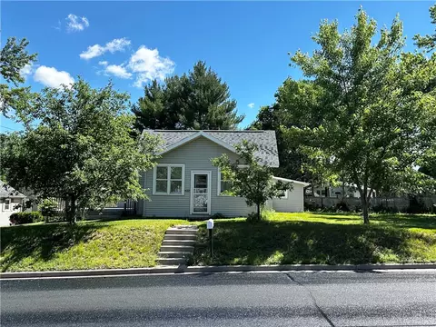 622 E 9th Ave, Durand, WI 54736