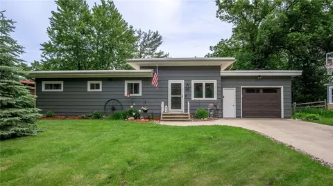 908 SE 15th St, Menomonie, WI 54751
