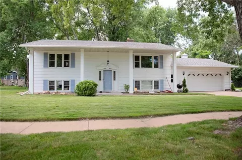 1230 Dogwood Dr, Eau Claire, WI 54701