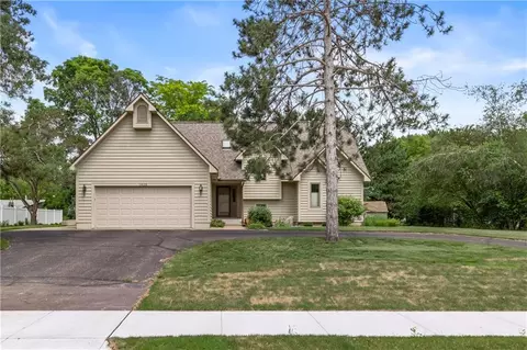 1426 Meadow Ln, Eau Claire, WI 54701