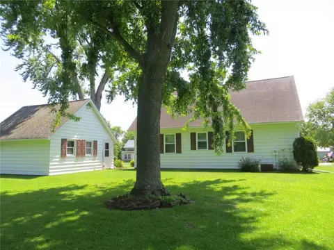 Exterior - 403 E Main St, Thorp, WI 54771 photo 4 of 5