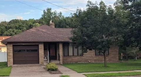 713 E Prospect St, Durand, WI 54736
