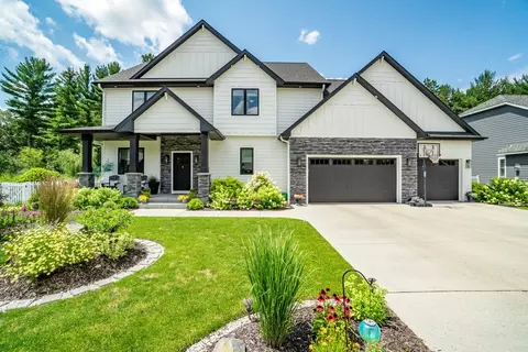 37543762 Crest Ridge Ct, Eau Claire, WI 54701