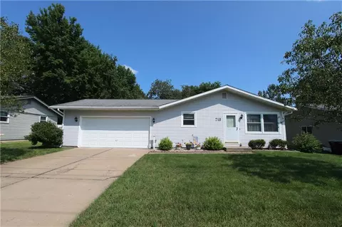 719 S Willson Dr, Altoona, WI 54720