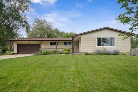 1190 Perry Dr, Platteville, WI 53818