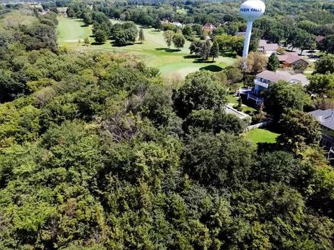 1606 E Division St, River Falls, WI 54022 photo 3